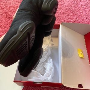 CAPEZIO Dance Sneakers Size 7